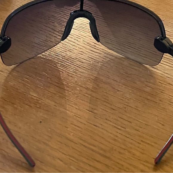 Authentic Gucci Sunglasses with Caee - Picture 8 of 12